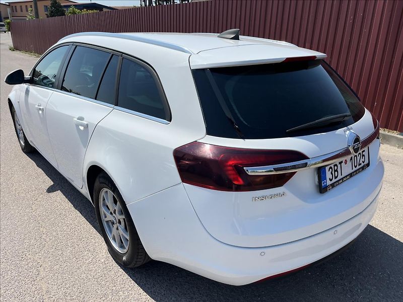Opel Insignia 1,6 CDTi KLIMA ROZVODY SERVIS - fotka 8 z 37
