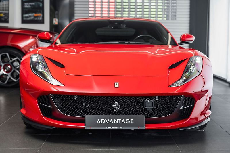 Ferrari 812 Superfast - fotka 2 z 22