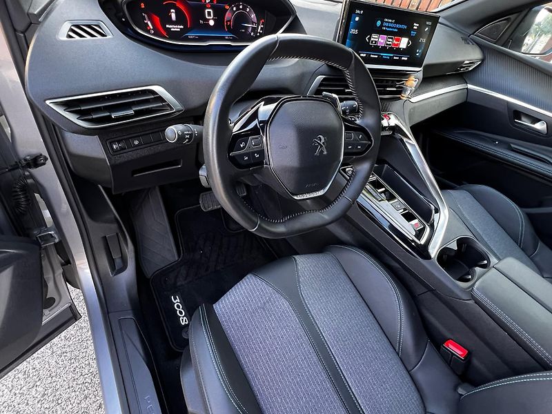 Peugeot 3008 (2024) 1.2 PureTech 96kW, Allure pack - fotka 10 z 26
