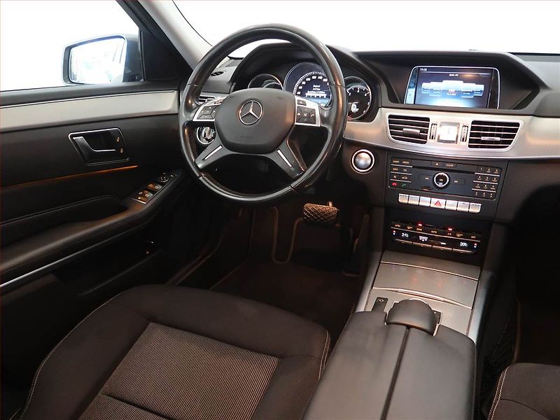 Mercedes-Benz Třídy E (2016) E 250 BlueTEC 4MATIC, 4X4 - fotka 7 z 16