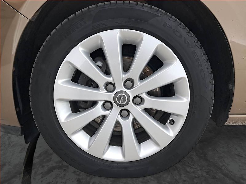 Opel Astra (2014) 1.6 CDTI, Xenony, Tempomat - fotka 14 z 17