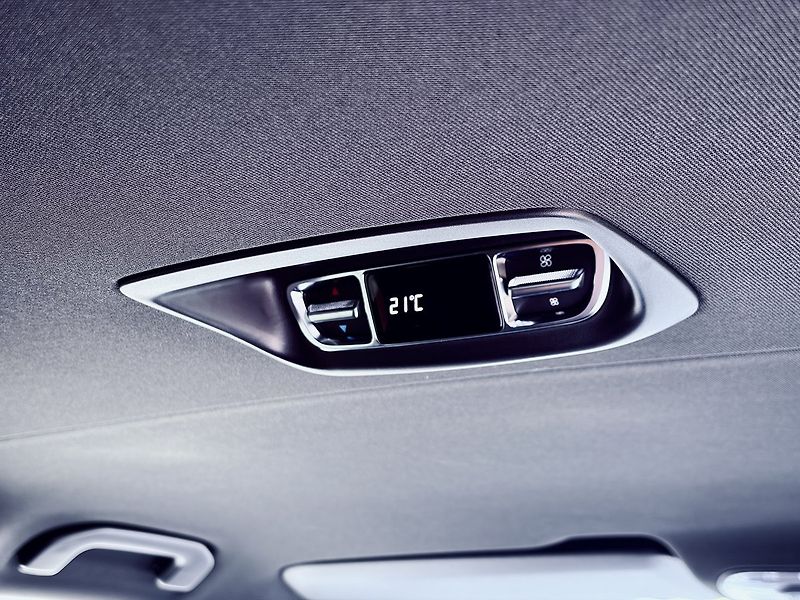 Mercedes-Benz Třídy V (2026) 300d EXCLUSIVE AMG 4M L AIR - fotka 14 z 36