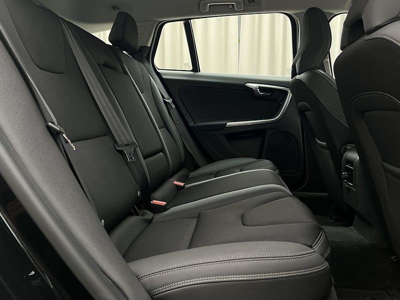 Volvo V60 D3 MOMENTUM AUT  - fotka 18 z 36