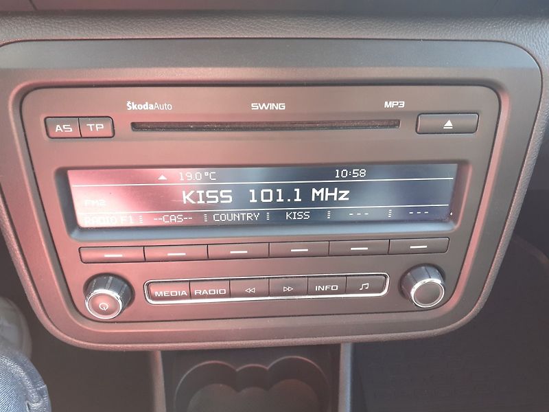 Škoda Fabia (2010) 1.2 TSi Kombi AMBIENTE - fotka 10 z 35
