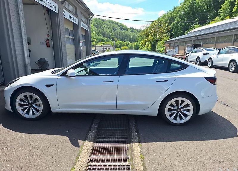 Tesla Model 3 (2021) Standard Range Plus - fotka 5 z 9