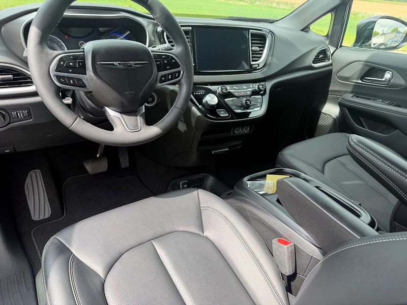 Chrysler Pacifica (2025) Voyager 3,6 RU Radar Nové 2025 - fotka 14 z 20