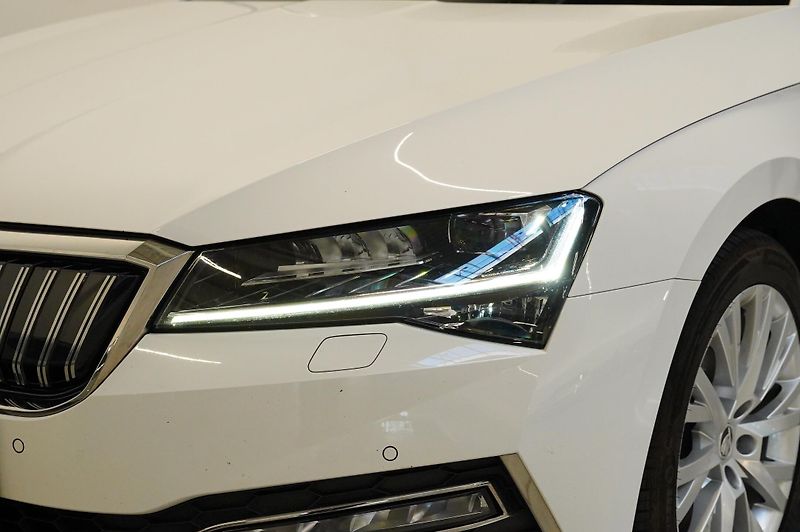 Škoda Superb - fotka 9 z 30