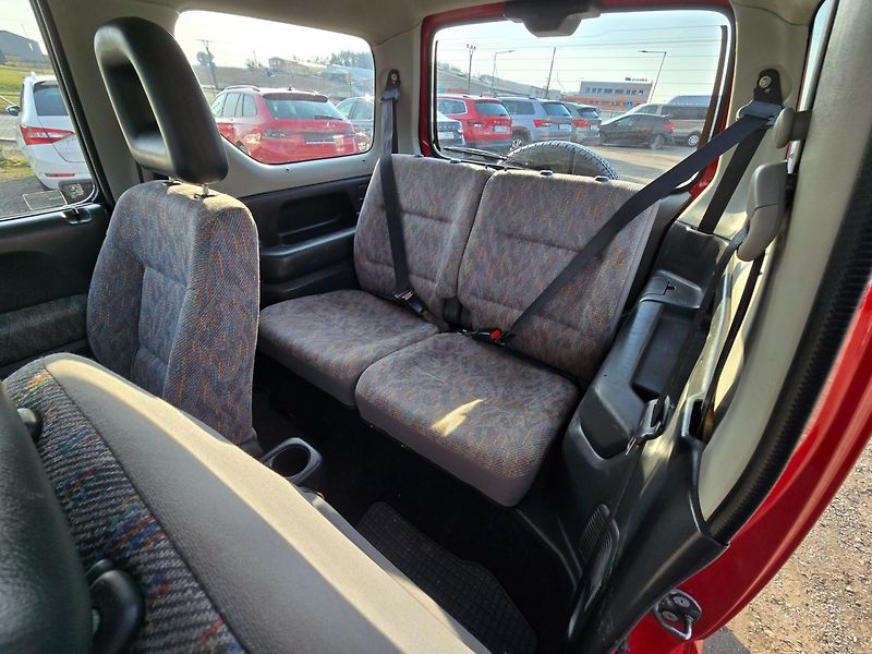Suzuki Jimny (2006) 1.3 62KW 4x4 2006 - fotka 11 z 20