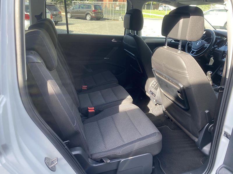 Volkswagen Touran 1.4TSI 110kW-1xMAJ-7MÍST-NAVI - fotka 38 z 44