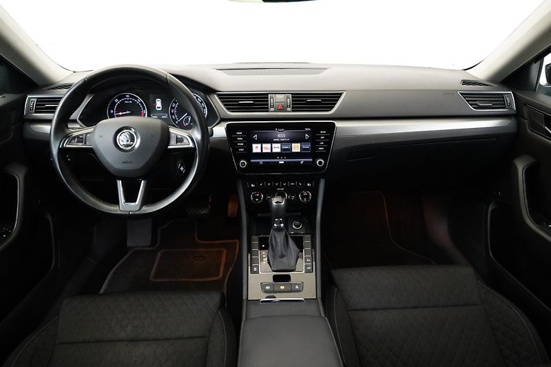Škoda Superb - fotka 5 z 29