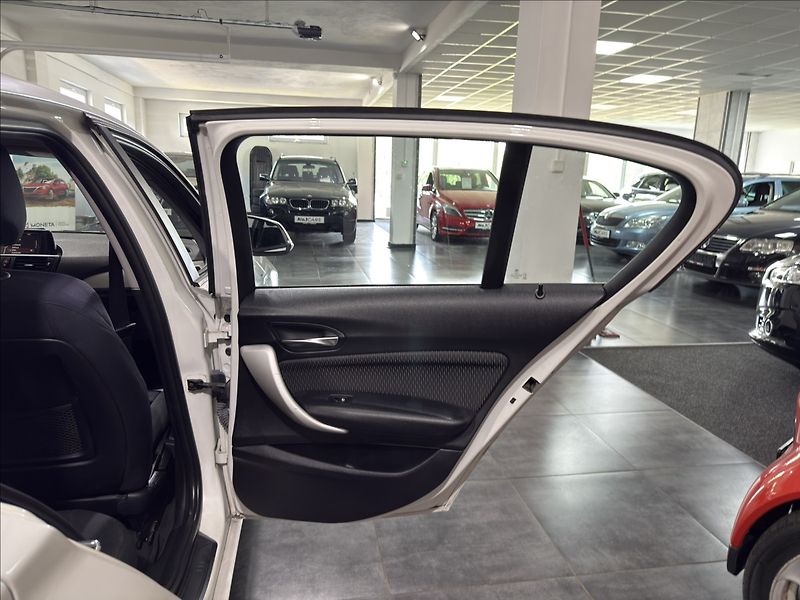 BMW Řada 1 1,6   116i BI-XEN LED SPORT - fotka 23 z 33