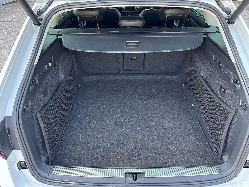 Škoda Superb (2016) Combi 2.0 TDI DSG Style + - fotka 32 z 37