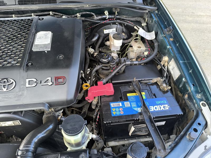 Toyota Hilux (2007) 2.5 D-4D SERVISNÍ KN,DOL KM - fotka 31 z 45