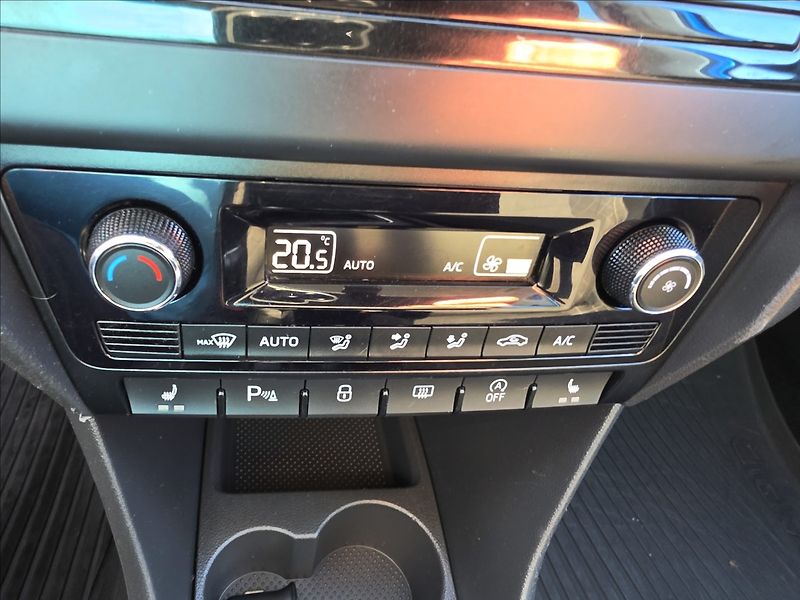 Škoda Rapid 1,0 TSi 70KW Drive NAVI ALU - fotka 21 z 40