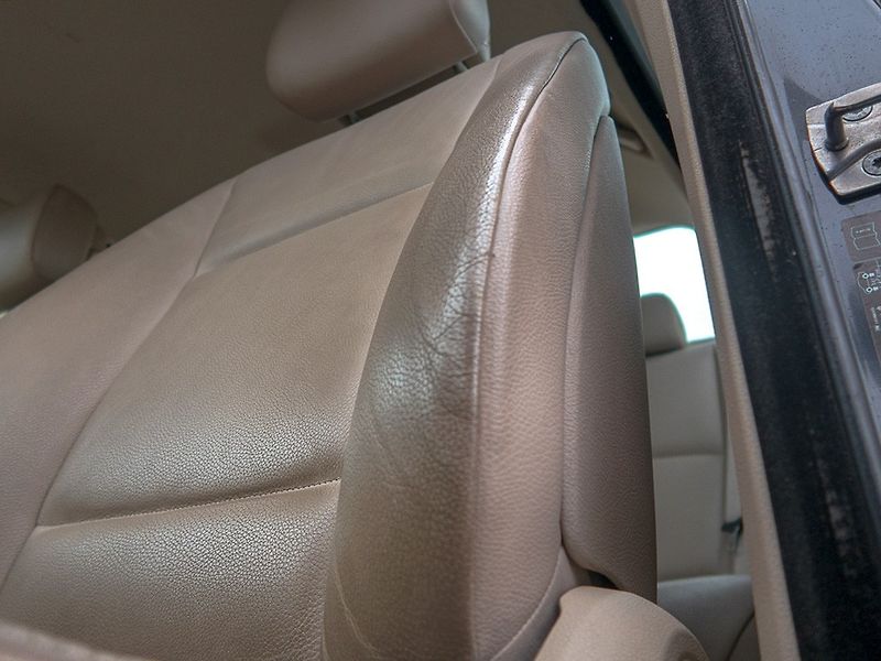 BMW Řada 5 (2010) 3.0i mat – NAVI - fotka 17 z 49