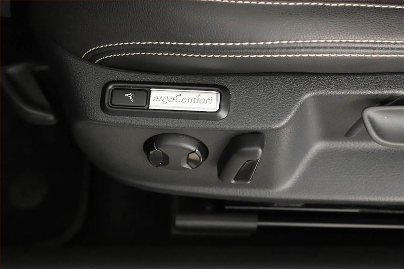 Volkswagen Passat (2023) 2.0 TDI - fotka 11 z 20