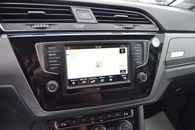 Volkswagen Touran (2016) 1.4TSI 110kw CLBMT 7MÍST TAŽN - fotka 26 z 50
