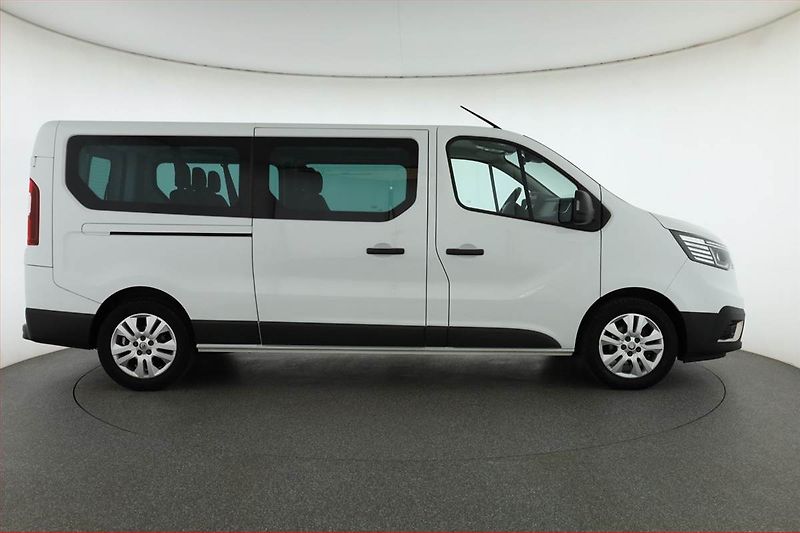 Renault Trafic (2023) 2.0 Blue dCi, Bus, 8Míst, ČR - fotka 6 z 17
