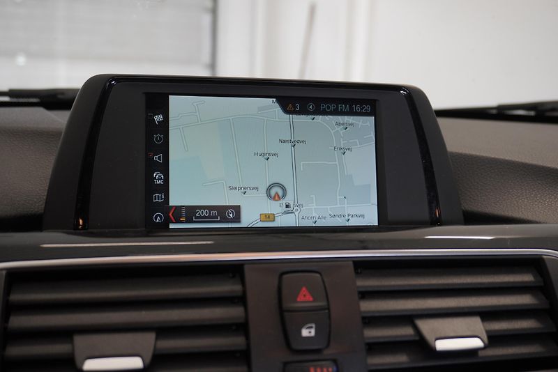 BMW Řada 3 320i 135kW AUTOMAT - fotka 16 z 27