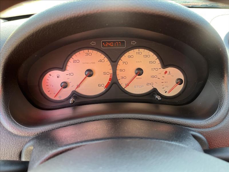 Peugeot 206 1,4 HDi SERVIS VSTŘIKY ROZVODY - fotka 18 z 27