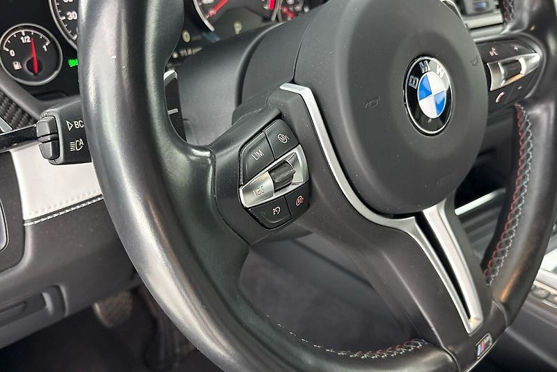 BMW M4 Competition paket - fotka 25 z 39