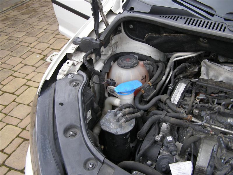 Volkswagen Caddy 2,0   TDI TEMPOMAT - fotka 26 z 26