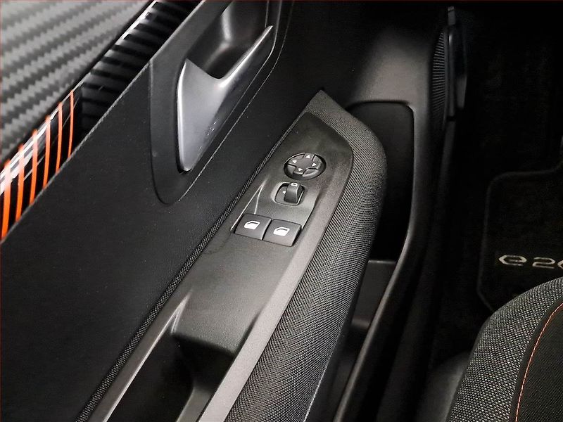 Peugeot 208 (2020) Active 50 kWh, SoH 86% - fotka 17 z 17