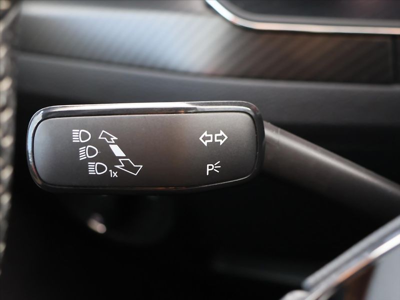 Škoda Superb 2,0 TDI DSG Sportline LED DPH - fotka 20 z 39