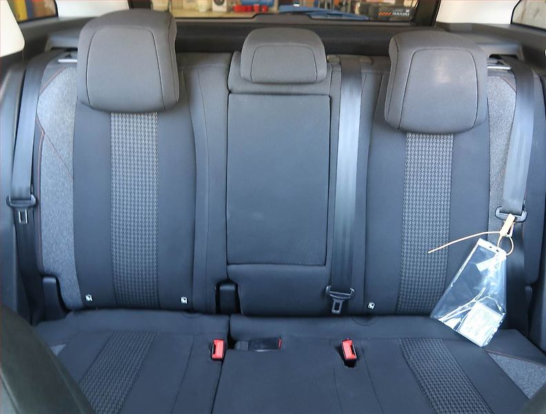 Peugeot 3008 (2018) 1.2 PureTech, Automat - fotka 10 z 19