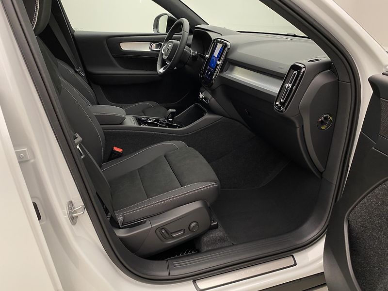 Volvo XC40 (2026) B3 AUT DARK ULTRA  - fotka 22 z 60
