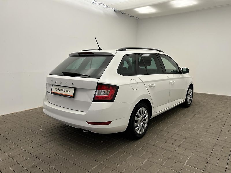 Škoda Fabia 1.0 TSI Active Plus - fotka 2 z 21