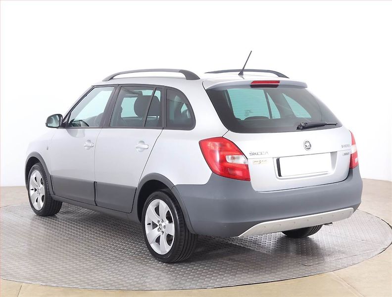 Škoda Fabia (2013) Scout 1.2 TSI, Serv.kniha - fotka 4 z 15