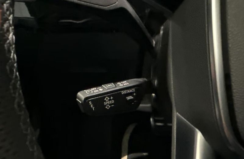 Audi Q8 e-tron 55 Q SoH 97% 360k Pano Vzduch - fotka 31 z 38