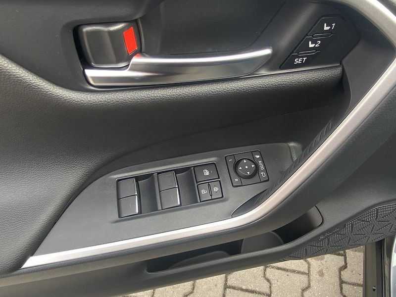 Toyota RAV4 2.5 Plug-in Hybrid Executive - fotka 17 z 28