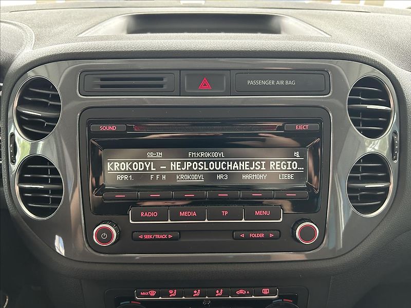 Volkswagen Tiguan 2,0   TDI,1.MAJ,SERVISKA,TAŽNÉ - fotka 13 z 22