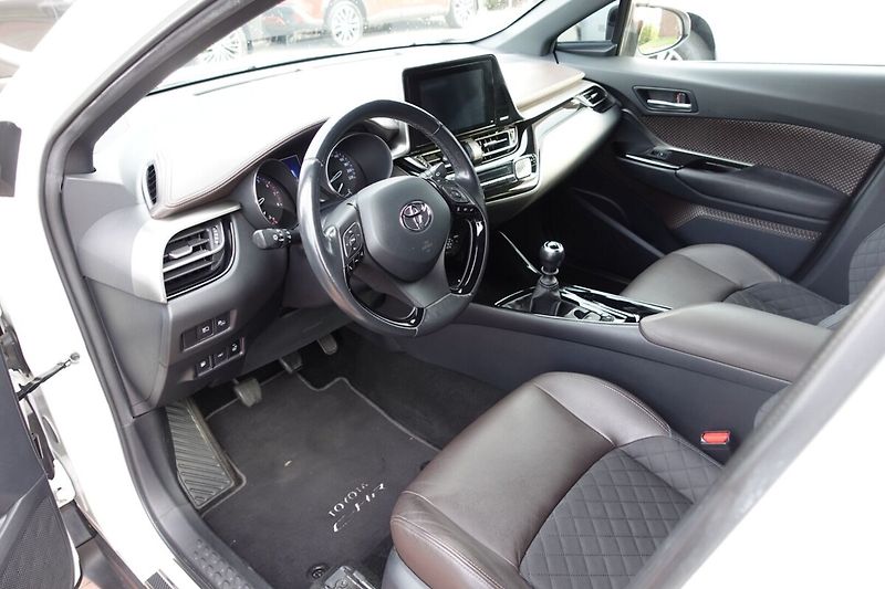 Toyota C-HR 1.2 Turbo 6M/T Executive Comfo - fotka 11 z 33