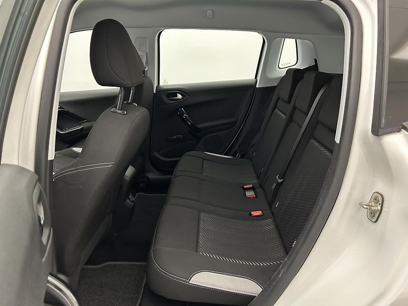 Peugeot 2008 1.2  Access - fotka 15 z 22