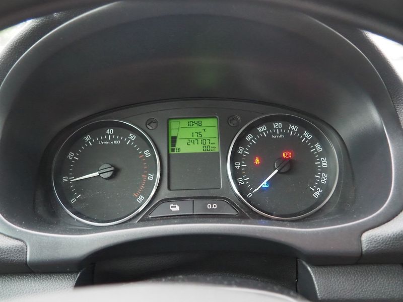 Škoda Fabia (2013) 1.4i - fotka 26 z 41