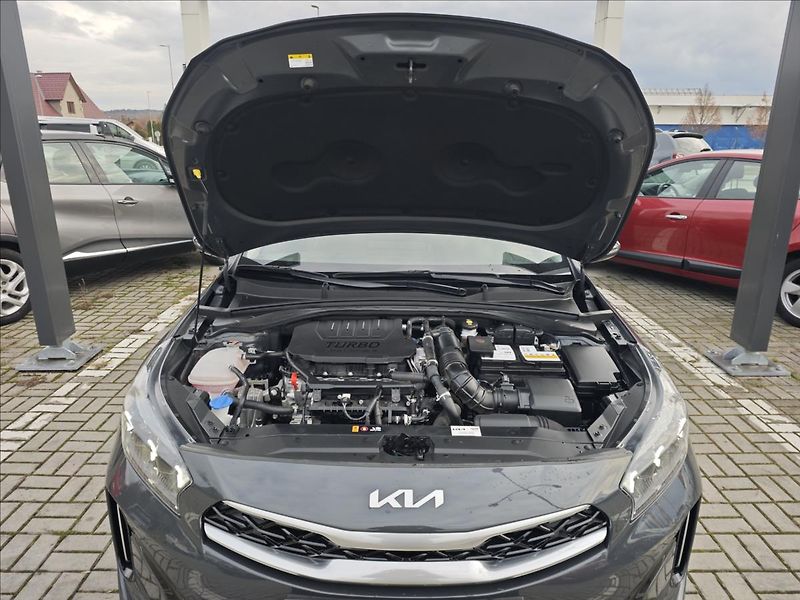 Kia XCeed 1,5 T-GDI 7DCT automat  TOP - fotka 19 z 21