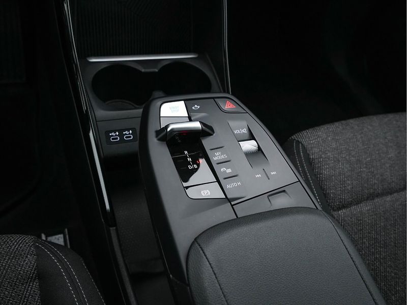 BMW iX1 (2023) xDrive30 65 kWh 4×4 - fotka 12 z 14