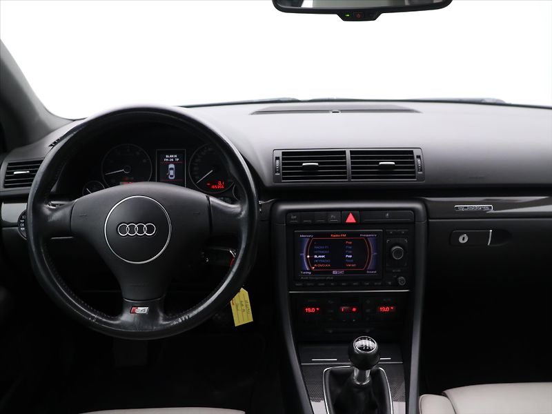 Audi S4 4,2 V8 253kW Quattro Recaro - fotka 19 z 27