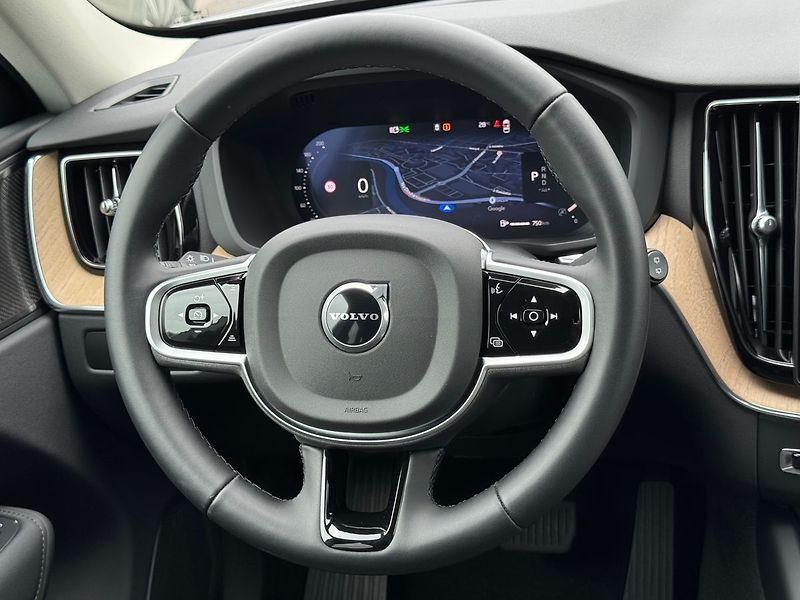 Volvo XC60 PLUS B5, 360°, VENTILACE - fotka 23 z 24