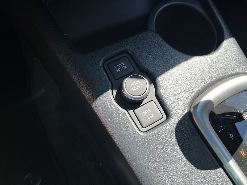 Toyota Hilux 2.8D 4x4 6AT Executive - fotka 22 z 33