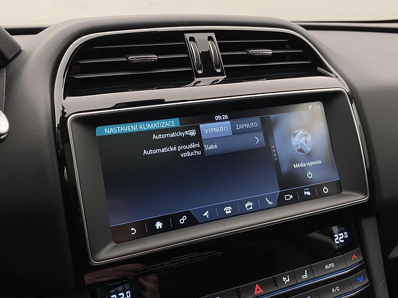 Jaguar F-Pace 25t AWD AUT  - fotka 38 z 38