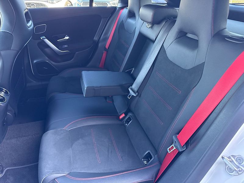 Mercedes-Benz CLA 45 S 4MATIC+ - fotka 15 z 27