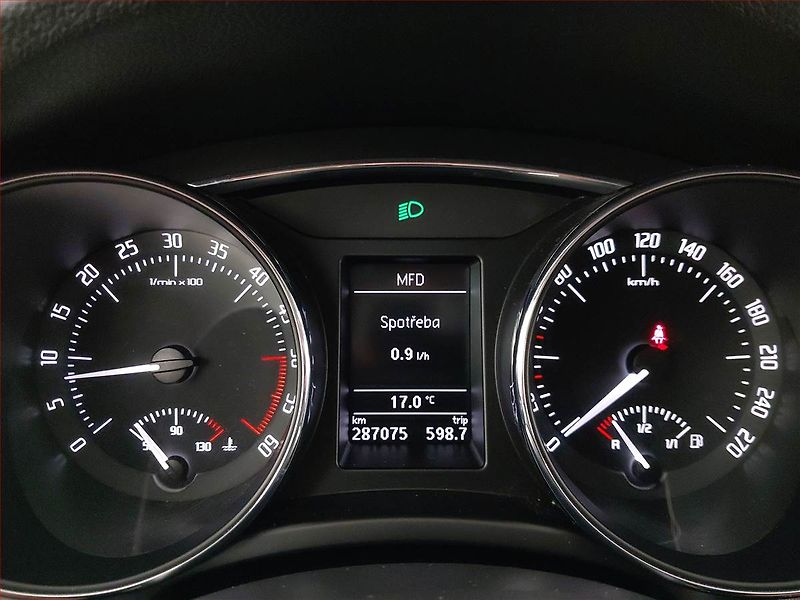 Škoda Superb (2013) Ambition Plus 2.0 TDI - fotka 11 z 20