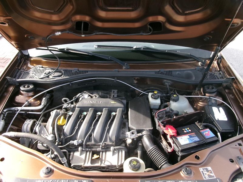 Dacia Duster 1,6 16V KLIMA 4X4 PRESTIGE  - fotka 27 z 28