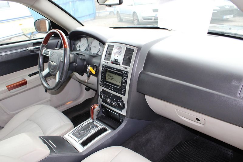 Chrysler 300C (2007) REZERVACE - fotka 14 z 16