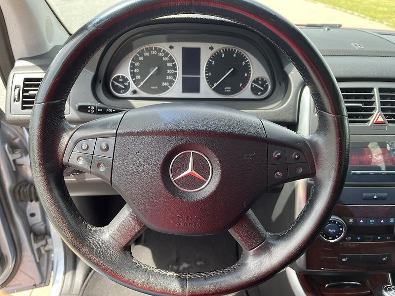 Mercedes-Benz Třídy B 200 Turbo Automat - fotka 21 z 26