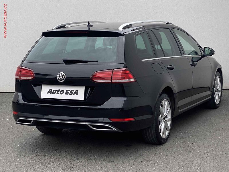 Volkswagen Golf (2018) 2.0 TDi, Highline, LED - fotka 4 z 18